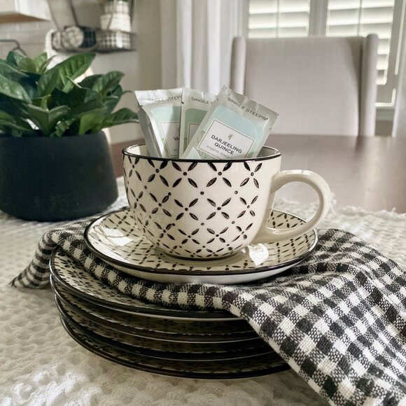 Set/2 Pattern Tea Cups & Saucers - Picture 6 of 8